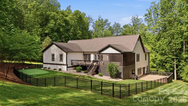 221 Logan Crossing Drive, Davidson, NC 28036