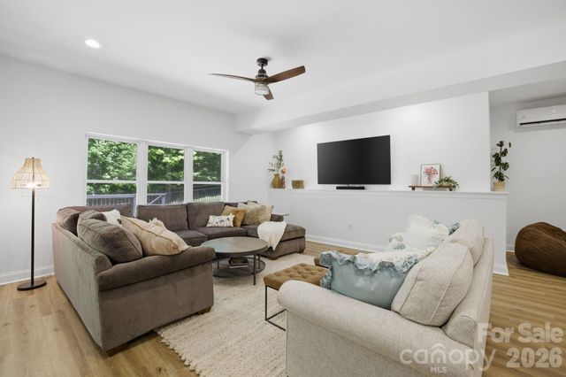 221 Logan Crossing Drive, Davidson, NC 28036