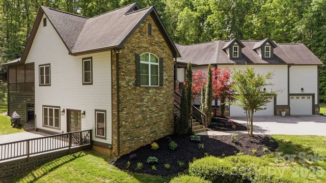 221 Logan Crossing Drive, Davidson, NC 28036