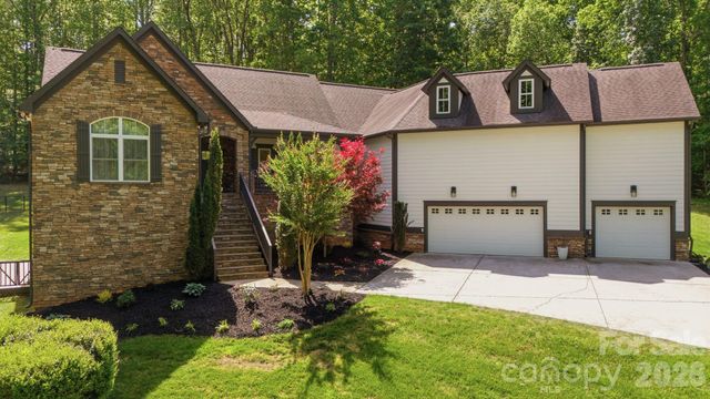 221 Logan Crossing Drive, Davidson, NC 28036