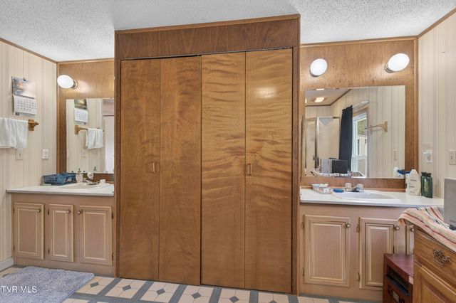 2122 Wren Lane, Marion, VA 24354