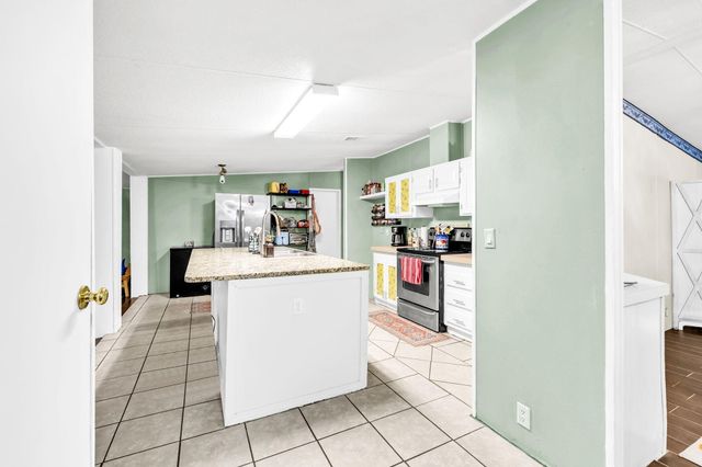 2236 Old Jolly Bay Road, Freeport, FL 32439