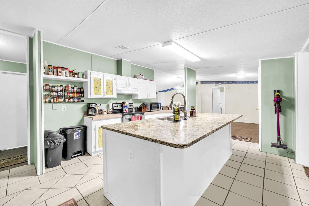 2236 Old Jolly Bay Road, Freeport, FL 32439