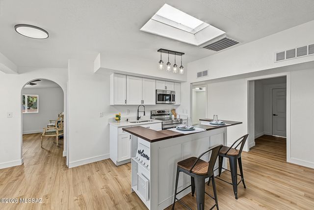 325 W Santa Paula Street, Tucson, AZ 85706