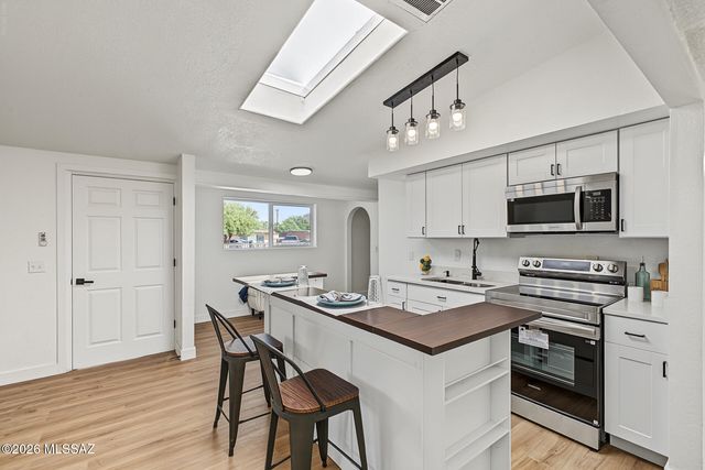 325 W Santa Paula Street, Tucson, AZ 85706