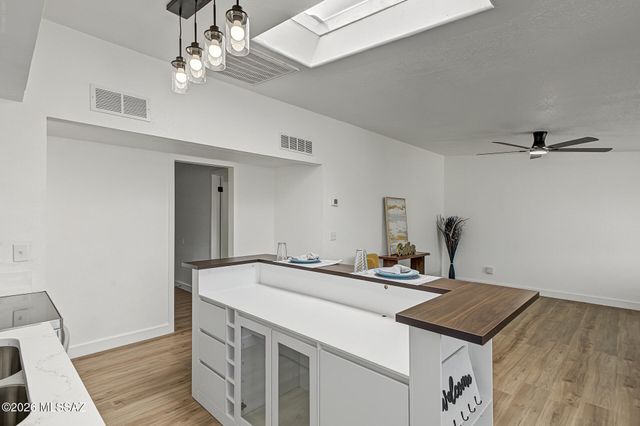 325 W Santa Paula Street, Tucson, AZ 85706