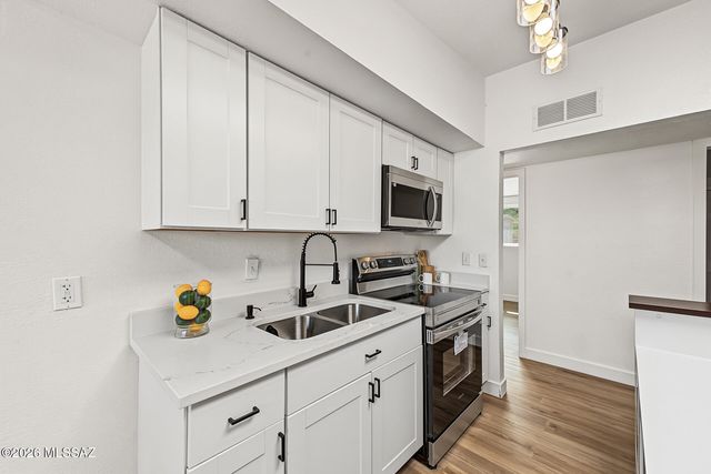 325 W Santa Paula Street, Tucson, AZ 85706