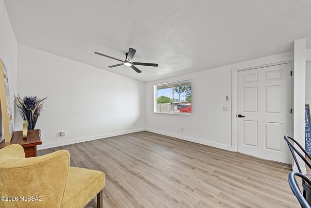 325 W Santa Paula Street, Tucson, AZ 85706