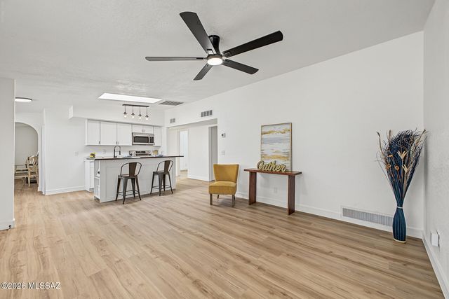 325 W Santa Paula Street, Tucson, AZ 85706