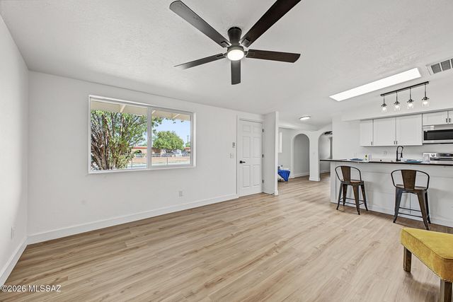 325 W Santa Paula Street, Tucson, AZ 85706