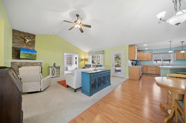 152 Shamrock Drive, Mankato, MN 56001