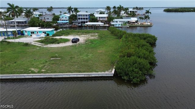 2638 SECOND ST, Matlacha, FL 33993