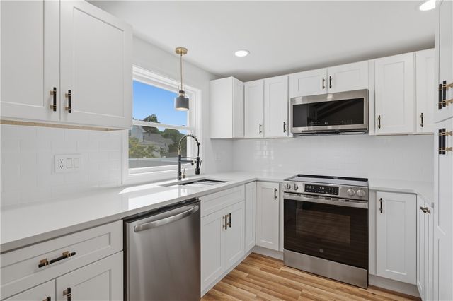 25 Stoneham Street, Cranston, RI 02920