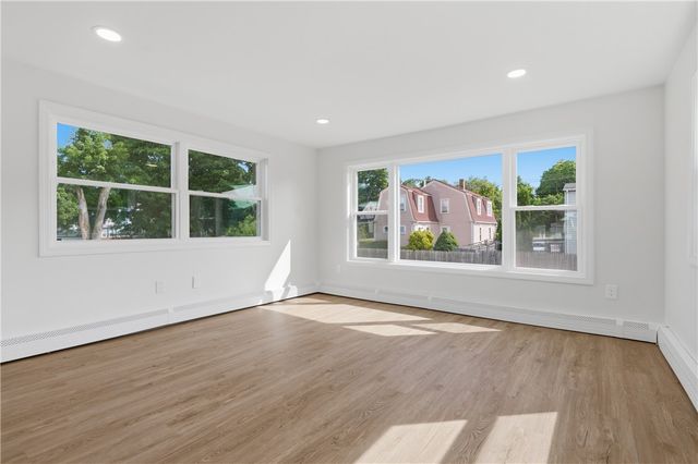 25 Stoneham Street, Cranston, RI 02920