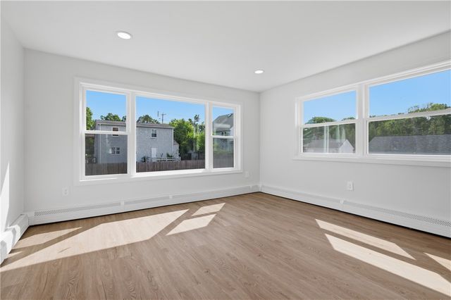25 Stoneham Street, Cranston, RI 02920