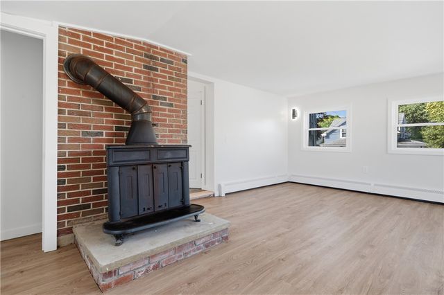 25 Stoneham Street, Cranston, RI 02920
