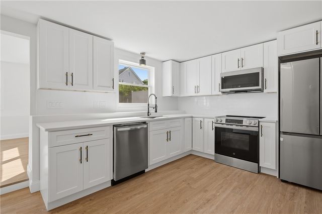 25 Stoneham Street, Cranston, RI 02920