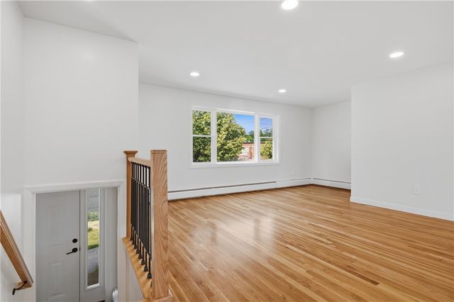 25 Stoneham Street, Cranston, RI 02920