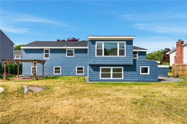 25 Stoneham Street, Cranston, RI 02920