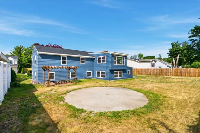 25 Stoneham Street, Cranston, RI 02920
