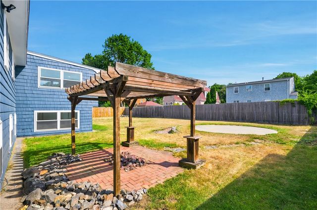 25 Stoneham Street, Cranston, RI 02920