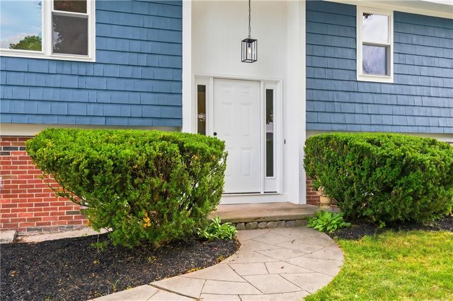 25 Stoneham Street, Cranston, RI 02920