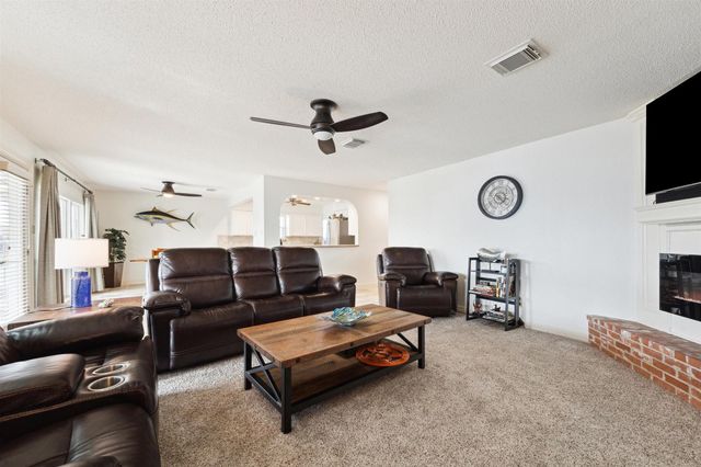 223 Easterly Drive, Tiki Island, TX 77554