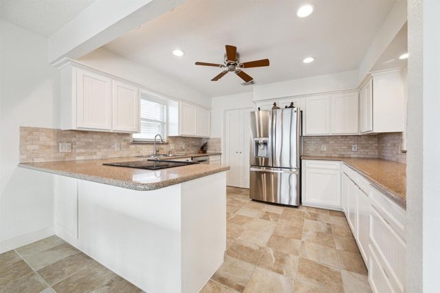 223 Easterly Drive, Tiki Island, TX 77554