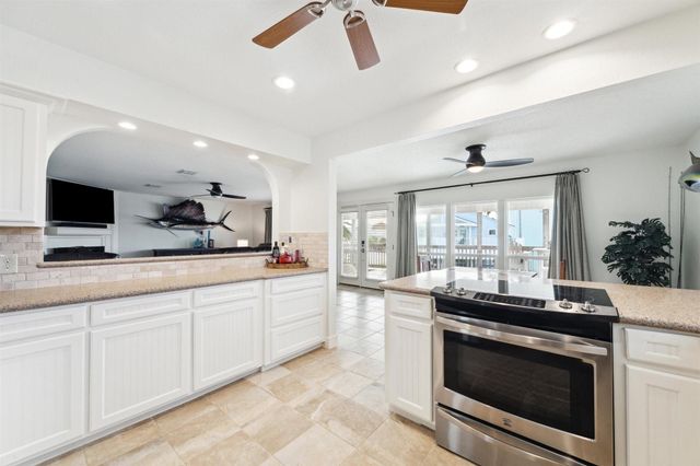 223 Easterly Drive, Tiki Island, TX 77554