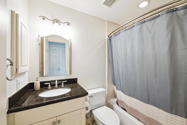 223 Easterly Drive, Tiki Island, TX 77554
