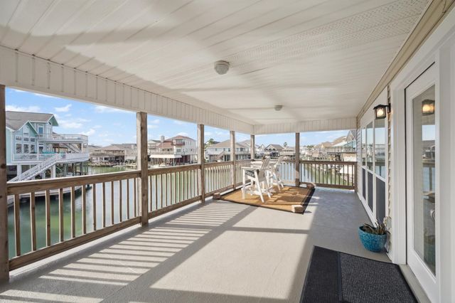 223 Easterly Drive, Tiki Island, TX 77554