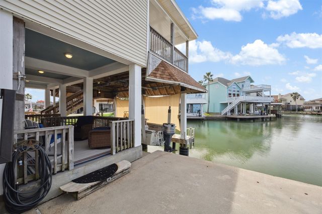 223 Easterly Drive, Tiki Island, TX 77554