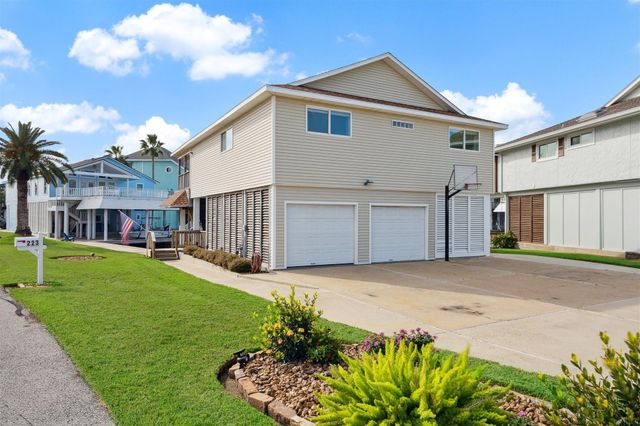 223 Easterly Drive, Tiki Island, TX 77554