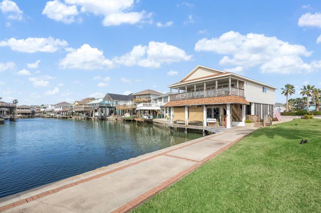 223 Easterly Drive, Tiki Island, TX 77554