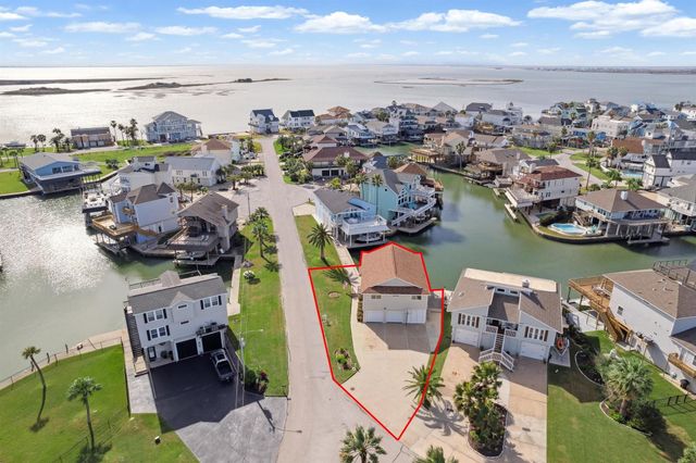 223 Easterly Drive, Tiki Island, TX 77554