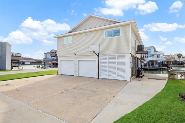 223 Easterly Drive, Tiki Island, TX 77554