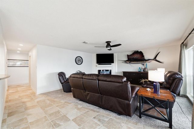 223 Easterly Drive, Tiki Island, TX 77554