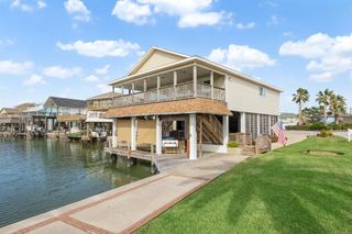 223 Easterly Drive, Tiki Island, TX 77554