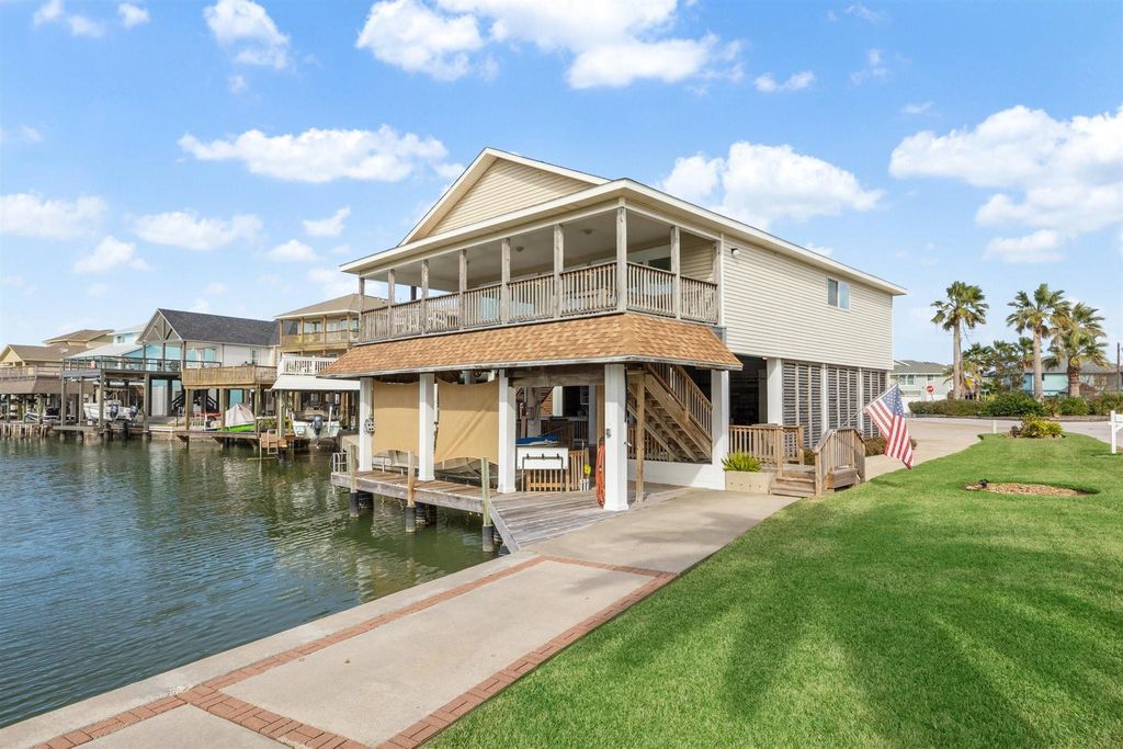 223 Easterly Drive, Tiki Island, TX 77554