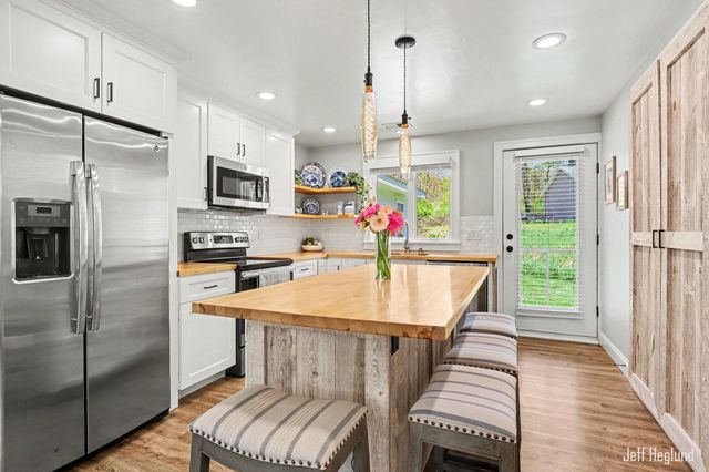 1260 Cramton Avenue NE, Ada, MI 49301