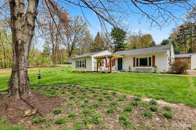 1260 Cramton Avenue NE, Ada, MI 49301