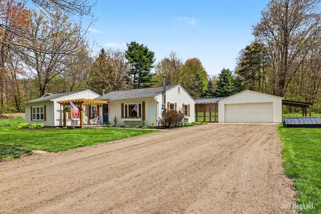 1260 Cramton Avenue NE, Ada, MI 49301