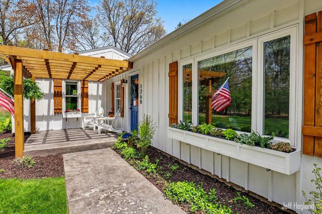 1260 Cramton Avenue NE, Ada, MI 49301