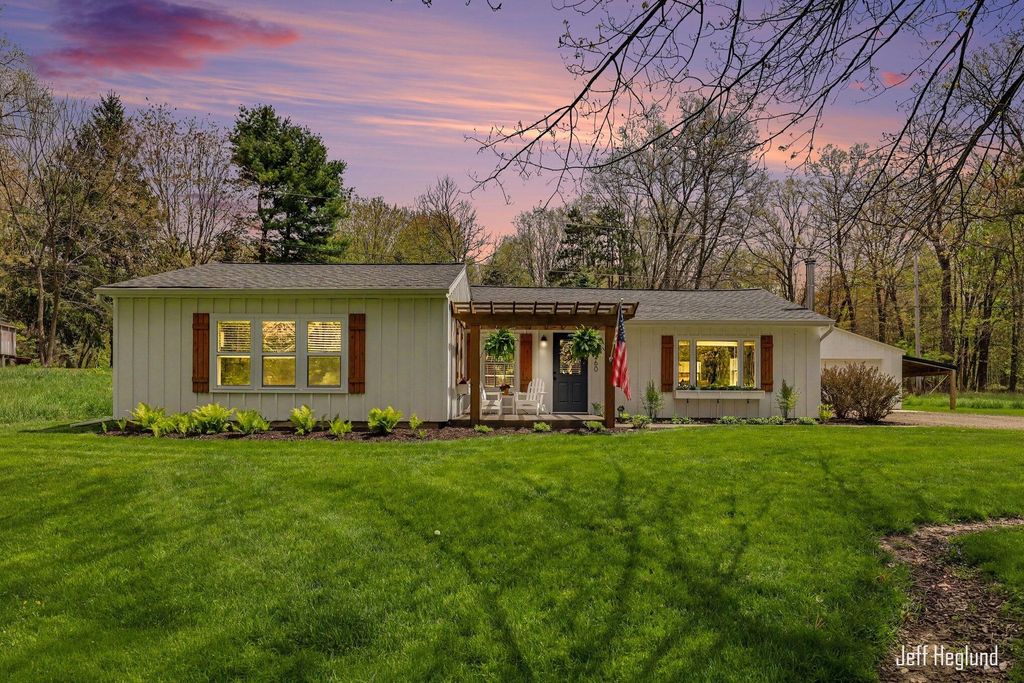 1260 Cramton Avenue NE, Ada, MI 49301