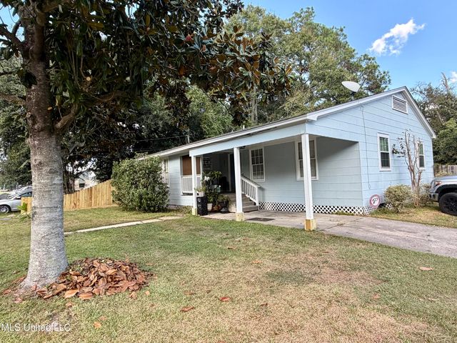 2006 11th Street, Pascagoula, MS 39567