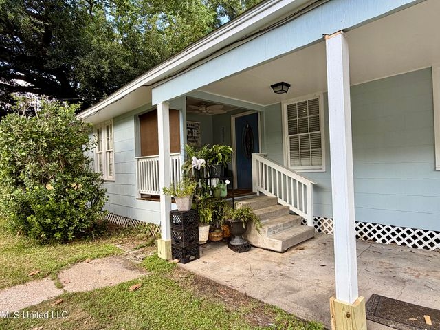2006 11th Street, Pascagoula, MS 39567