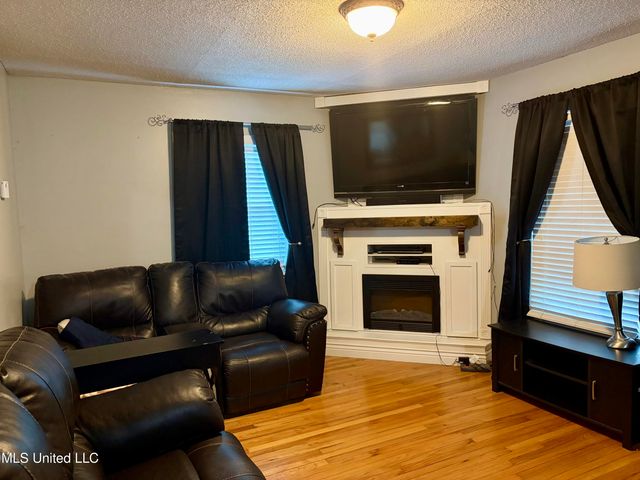 2006 11th Street, Pascagoula, MS 39567