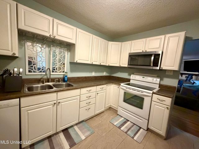 2006 11th Street, Pascagoula, MS 39567