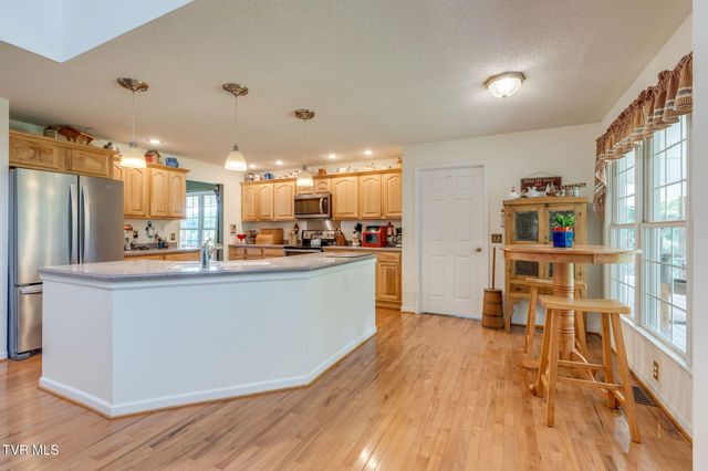 490 Cockatiel Road, Limestone, TN 37681