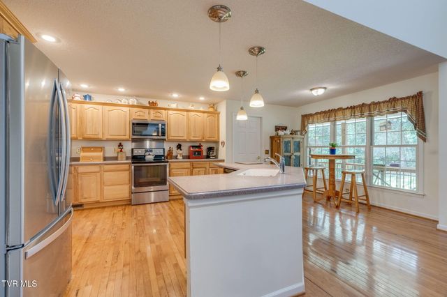 490 Cockatiel Road, Limestone, TN 37681
